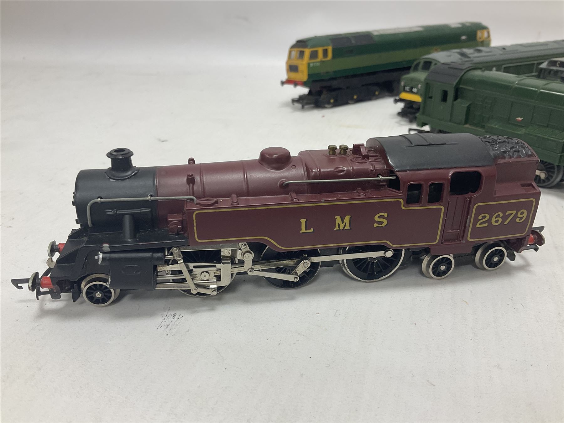 Various Makers ‘00’ gauge - eight locomotives to include G&R Wrenn Class N2 0-6-2T no.2385 in LMS black and Standard Tank Class 2-6-4 no.2679 in LMS crimson; Class 5 4-6-0 no.5112 in black livery; Mainline Railways Class 45 D49 ‘The Manchester Regiment’ in BR green; Airfix Class 31 D5531 in BR green; three further models (8)