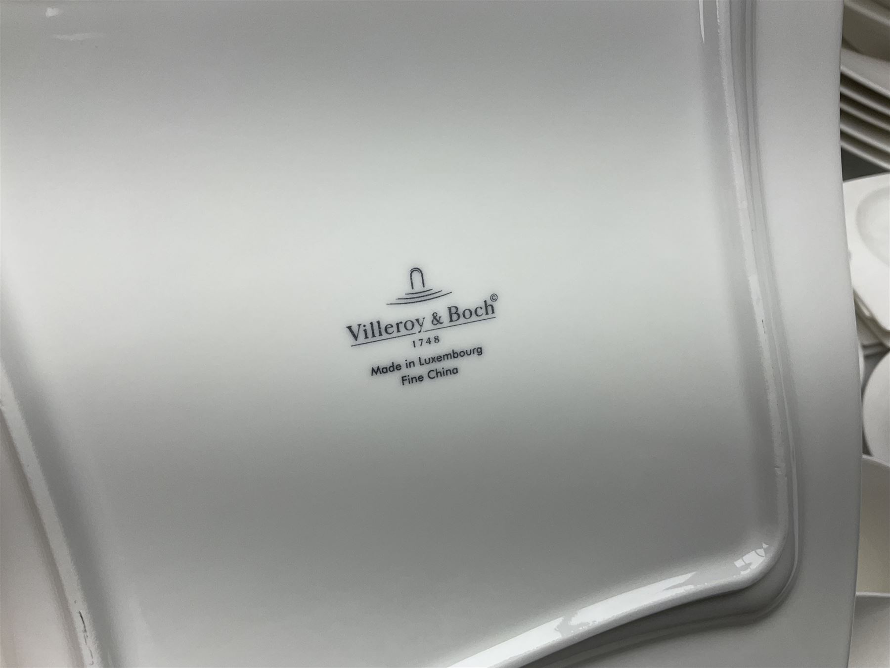 Villeroy & Boch New Wave pattern dinner and tea service for five people, comprising square dinner plates, rectangular dinner plates, pasta bowls, cereal bowls, coffee cups and saucers, side plates and dessert plates, all with printed mark beneath