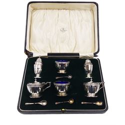 1920s silver six piece cruet set, comprising two mustard pots with covers, two open salts and two pepper pots, all of circular faceted form, mustards and salts with blue glass liners, hallmarked Mappin & Webb, Birmingham 1928, with four matched silver condiment spoons, hallmarked, contained within fitted case 