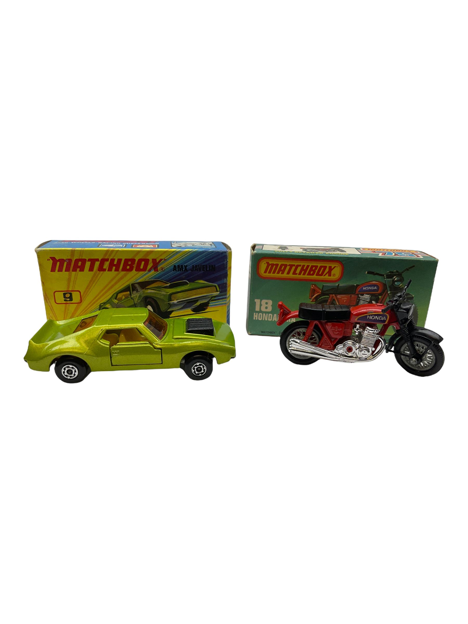 Matchbox/Superfast - eleven '1-75' series models comprising 1e Mercedes Truck, 1g Dodge Challenger, 2g S-2 Jet, 5g US Mail Truck, 6e Mercedes 350sl Tourer, 9e AMX Javelin, 15e Fork Lift Truck, 17f Londoner Bus, 18f Hondarora, 19f Cement Truck and 21f Renault 5TL; all boxed (11)