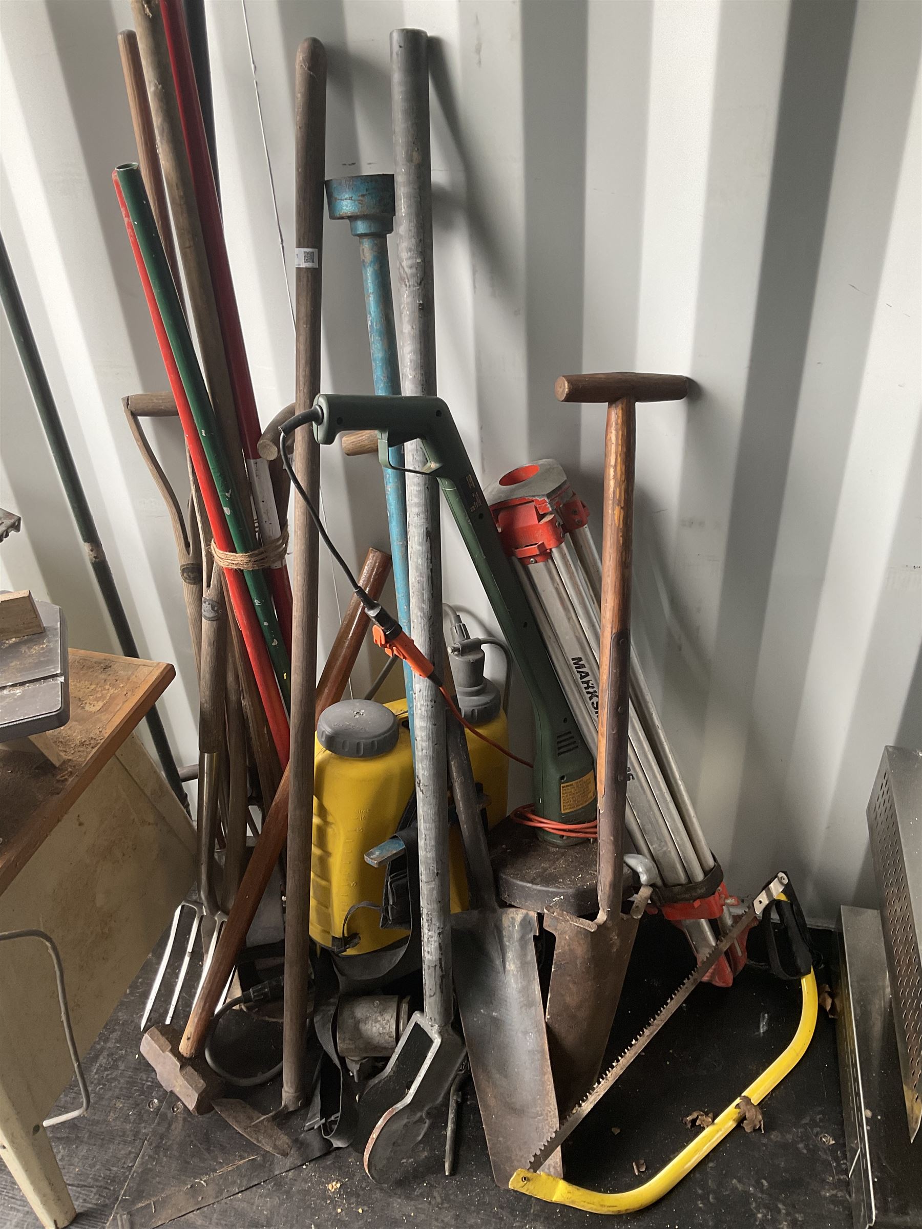 Various garden tools including sprayer - THIS LOT IS TO BE COLLECTED BY APPOINTMENT FROM DUGGLEBY STORAGE, GREAT HILL, EASTFIELD, SCARBOROUGH, YO11 3TX