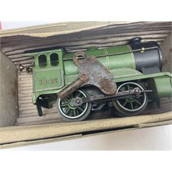 Hornby '0' gauge - No.501 clockwork 0-4-0 locomotive No.1842; boxed; No.501 Tender; boxed; No.101 clockwork 0-4-0 locomotive No.2270; and No.50 clockwork 0-4-0 locomotive No.60199 for spares or repair; boxed (4)