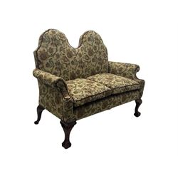 Mid-20th century William and Mary design two-seat sofa, upholstered in floral patterned fabric with contrasting piping, featuring camel-shaped back and scroll arms, on cabriole supports