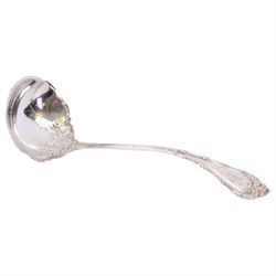 Late 19th/early 20th century American silver Shell & Thread type pattern part canteen, comprising twelve table spoons, twelve table forks, twelve dessert forks, twelve mother of pearl handled butter knives, eleven smaller mother of pearl handled butter knives, eleven teaspoons, twelve pastry forks, six parfait spoons, and large soup ladle, marked for Mermod, Jaccard & Co., St Lois, Missouri, also marked Sterling