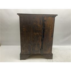 Edwardian oak table top cabinet, the two glazed hinged doors opening to reveal shelved interior below projecting cornice, with brass escutcheon and fittings, H58cm W44cm D29cm