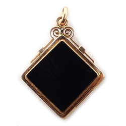  14ct rose gold diamond shaped locket faced with hematite centurion intaglio and black onyx back, double picture interior, stamped 585 diameter 2.8cm  