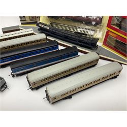 Tri-ang/Hornby '00' gauge - RS.606 Express Goods Set; boxed; eleven passenger coaches and twelve goods wagons (some boxed) by Hornby, Lima etc; and boxed Hornby Skaledale Station Building with platform