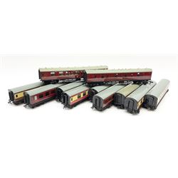 Hornby Dublo - eleven unboxed coaches including corridor coaches, buffet car and brake passenger cars in various liveries; two marked The Talisman and two marked Torbay Express (11)