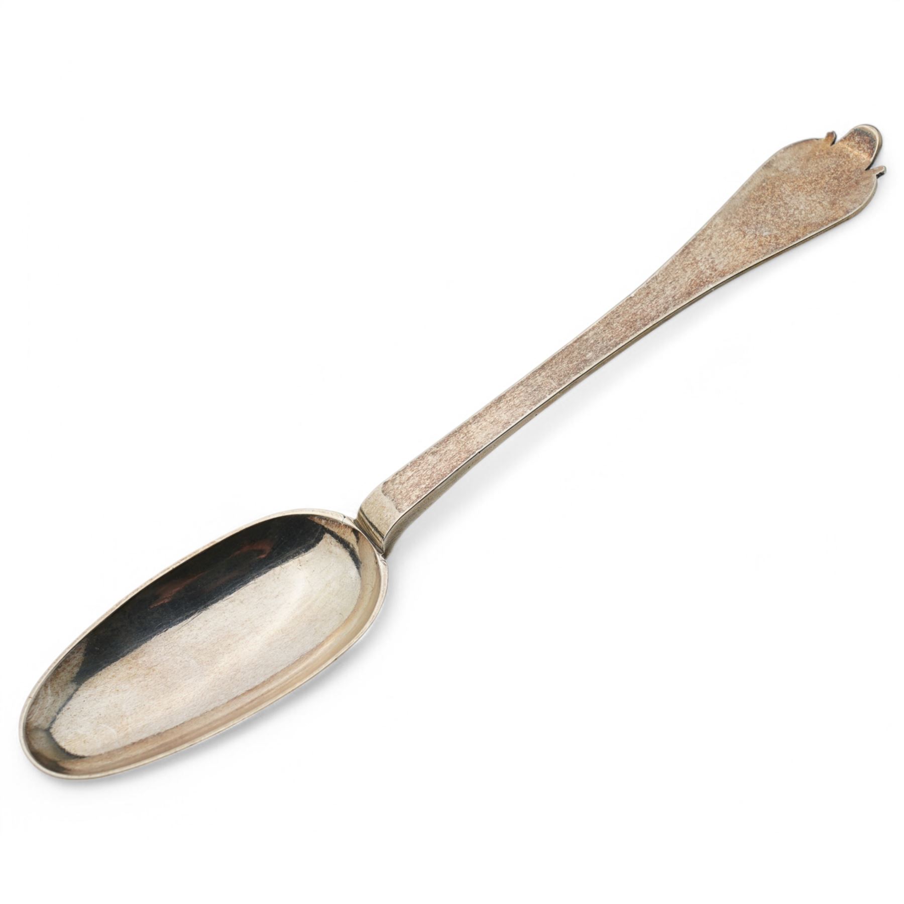 William III silver trefid spoon with rat tail oval bowl, the terminal engraved to the reverse I*E above R*S Jan 7th 1698, L19cm Makers mark SP