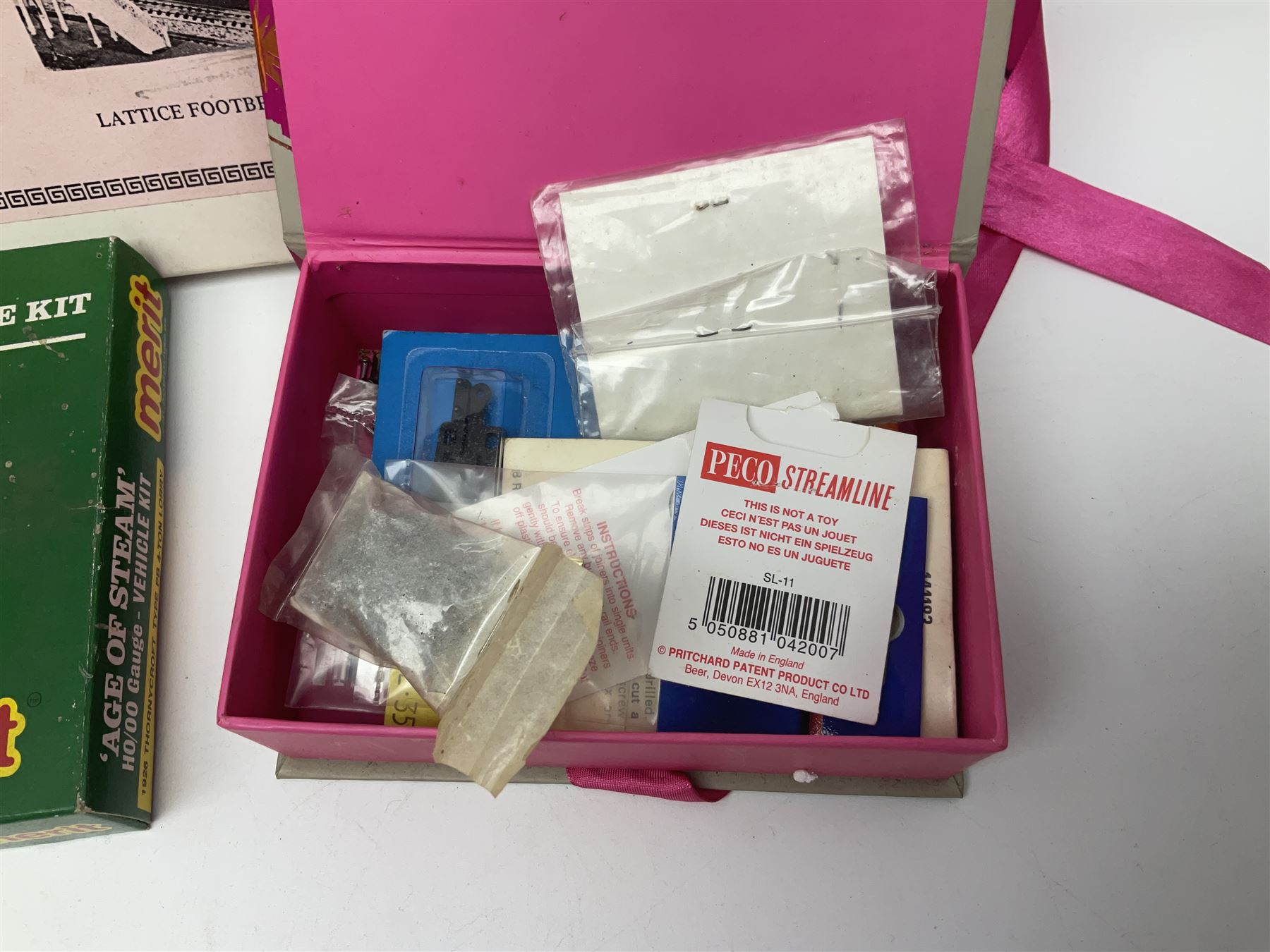 '00' gauge layout accessories - Langley Miniatures Footbridge kit, wagon kits by Nu-Cast, Colin Ashby, Slaters etc, layout chippings, fencing, sprues of figures and accessories, switches and motors, Peco Lectrics, name plates, transfers etc; most boxed or packaged