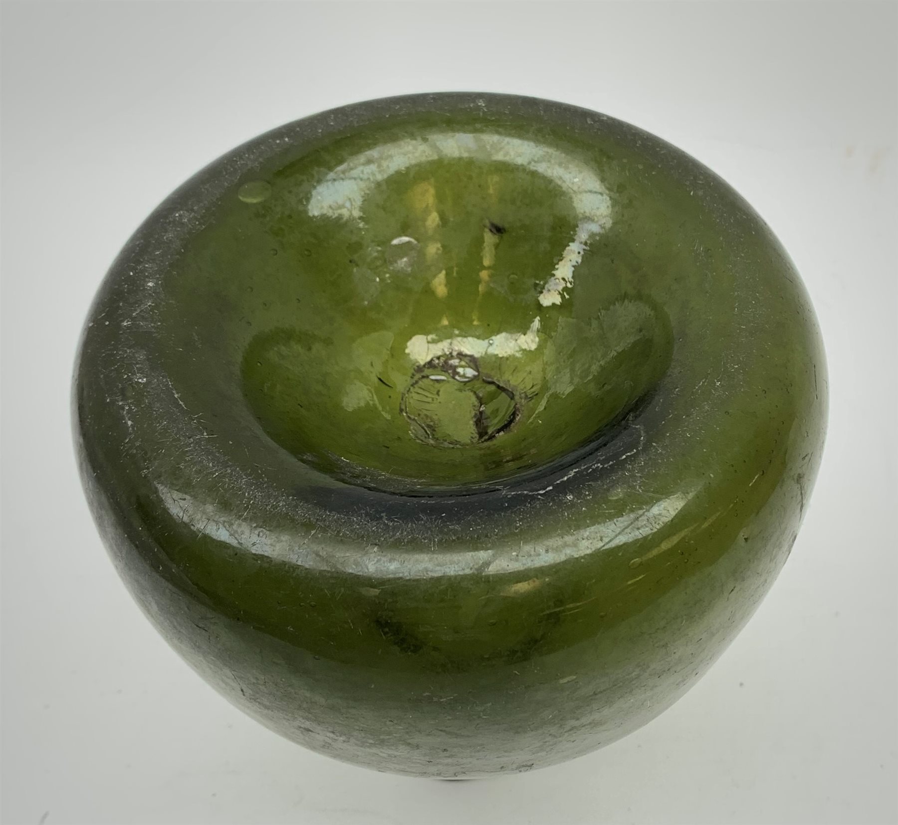18th century onion shaped green glass wine bottle, H16cm