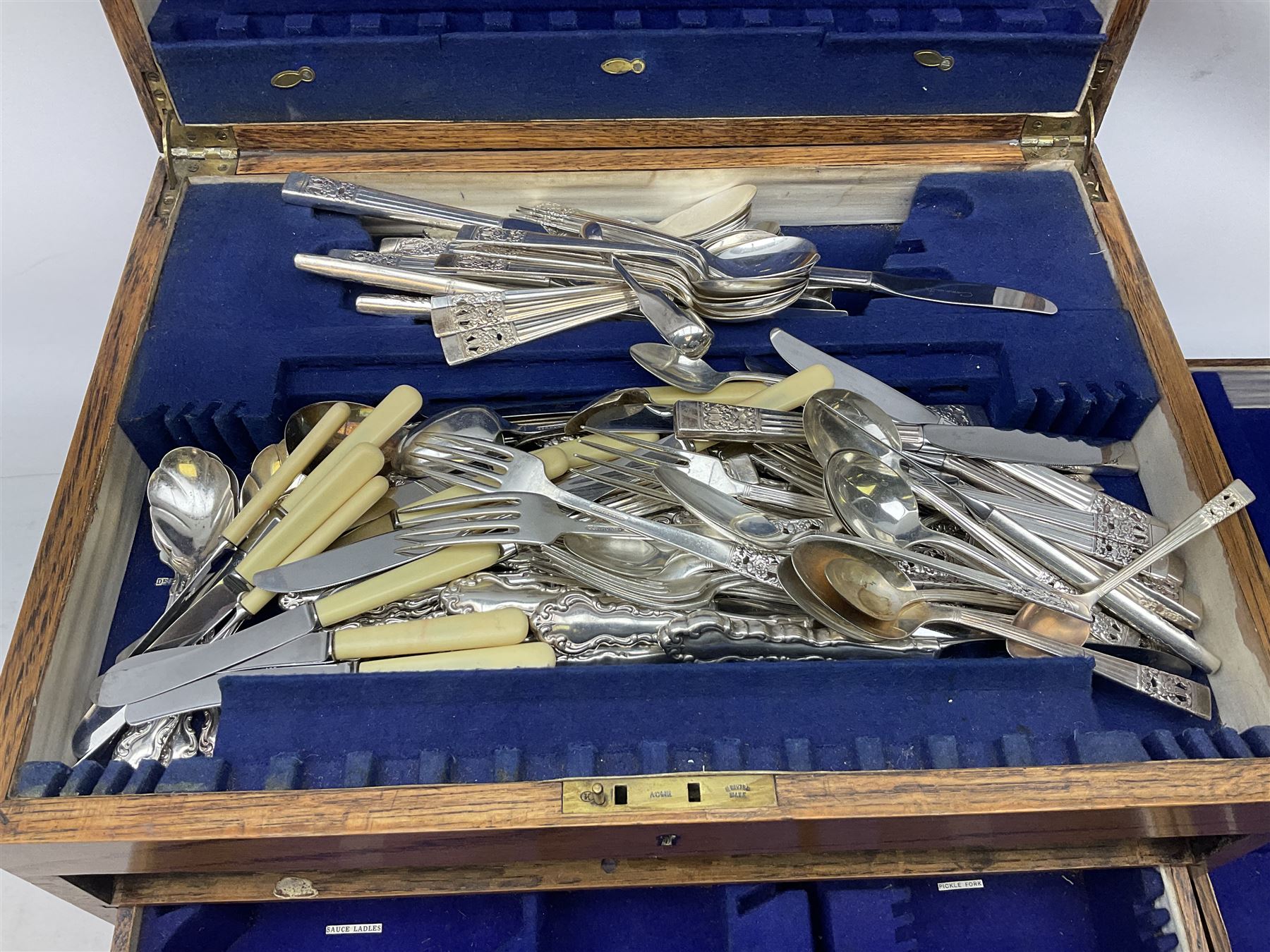 Oak canteen case with recessed twin drop carry handles, the hinged