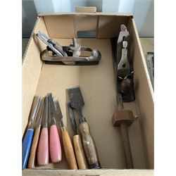Stanley Victor No 20, Bailey No 5 planes, chisels, belt sander, hydraulic jack and other tools - THIS LOT IS TO BE COLLECTED BY APPOINTMENT FROM DUGGLEBY STORAGE, GREAT HILL, EASTFIELD, SCARBOROUGH, YO11 3TX