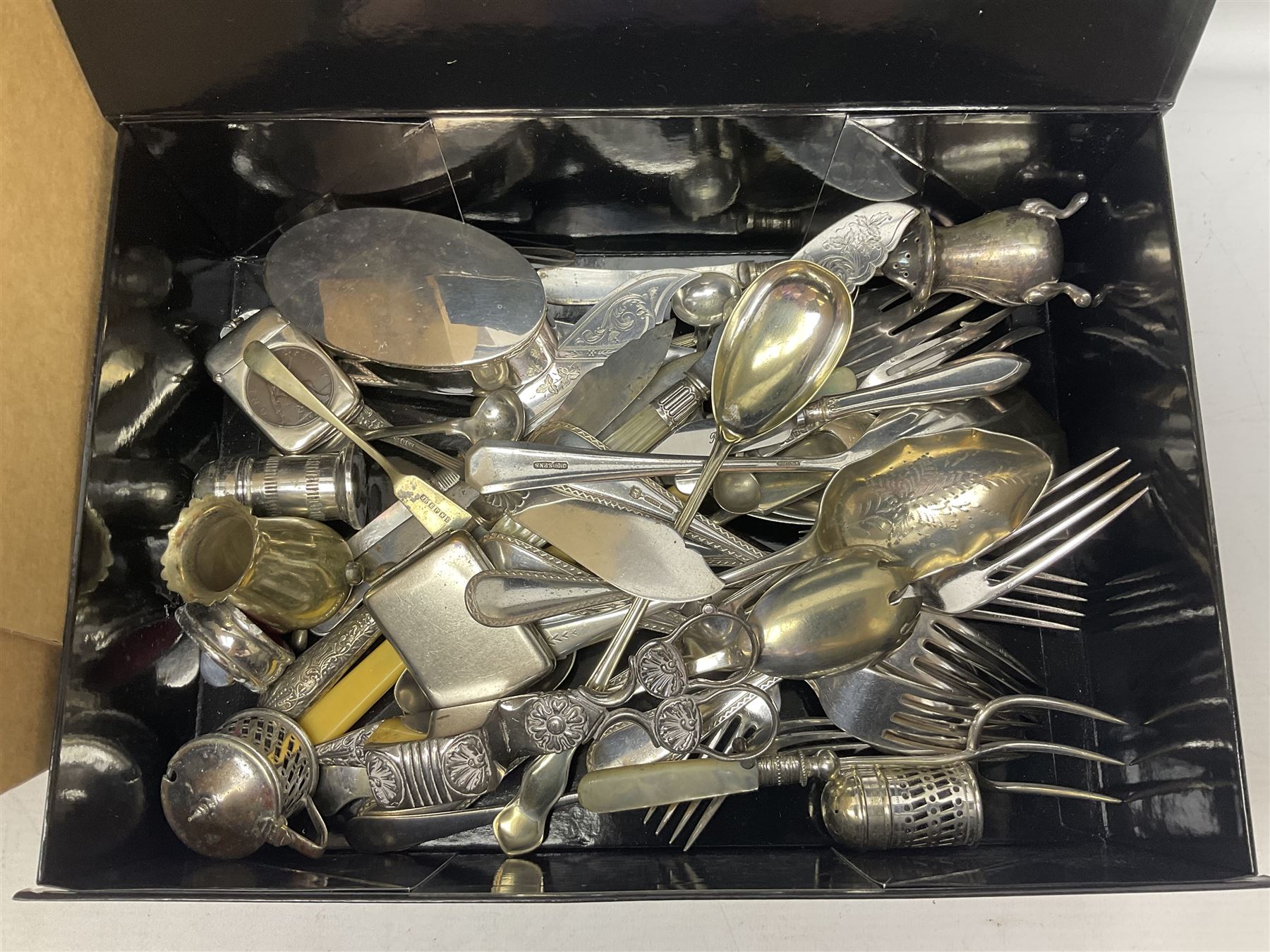 Assorted silverplate and other metalware including vesta, cutlery, cruet set etc. 