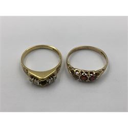 18ct gold diamond ring and a 9ct gold garnet ring, both hallmarked 