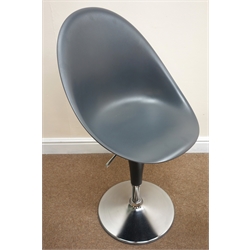 Magis Bombo Anthracite oval dining table, tulip style chrome finish base (W170cm, H76cm,D110cm) and four adjustable egg chairs