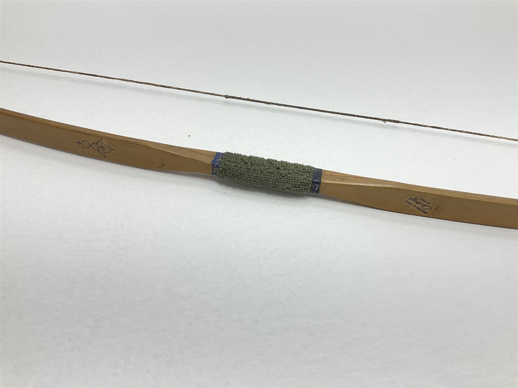 Slazenger juvenile long bow marked 10lbs./4'0