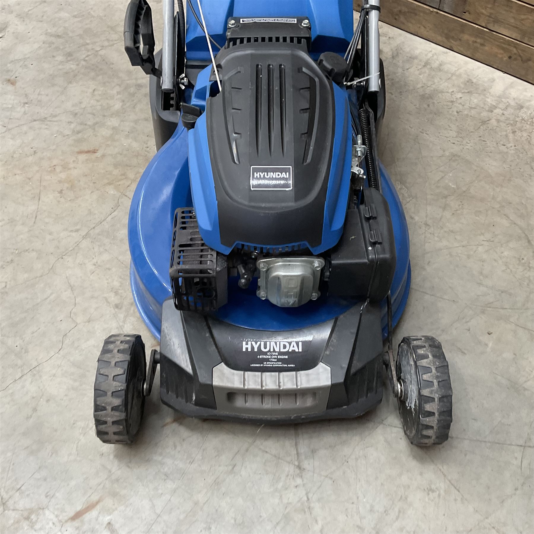 Hyundai HYM530SPER electric start petrol lawnmower