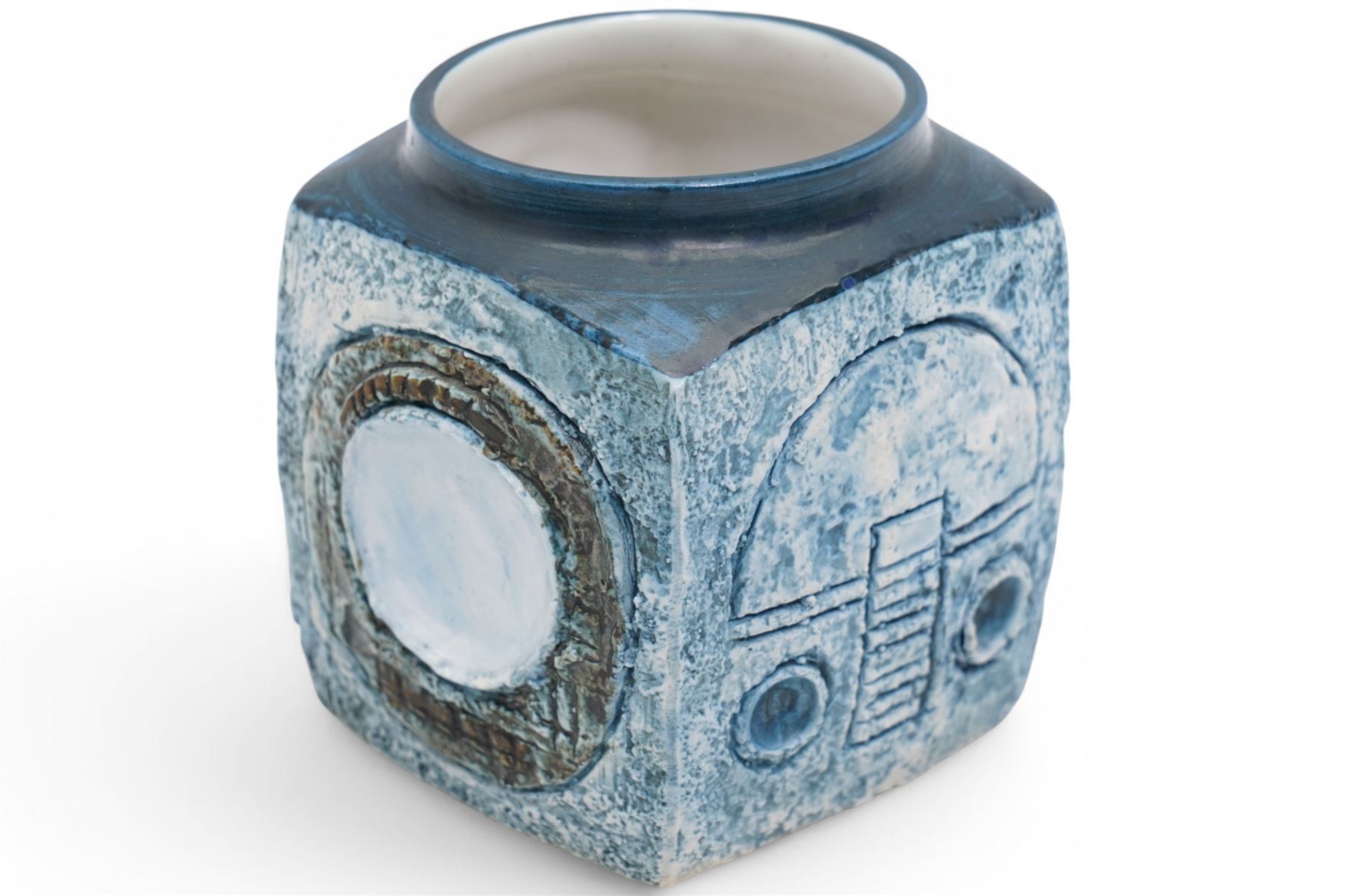 Troika marmalade jar, with geometric incised decoration in brown on a mottled blue ground, signed to base with initials for artist Beverley Ellwood, H9cm 