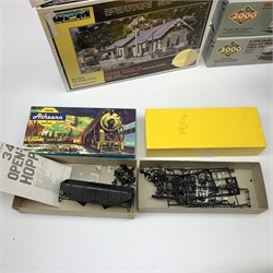 HO scale - nine American goods wagon plastic construction kits comprising three Proto 2000 Series Mather 40' Single Deck Stock Cars and 50 ton War Emergency Hopper, two Tichy Train Group 4024 Wood Reefers, two Athearn hopper wagons and Roundhouse Caboose; together with DPM Gold Coal River Passenger and Freight Depots and two Langley Miniature Models lorry kits, all boxed (12)