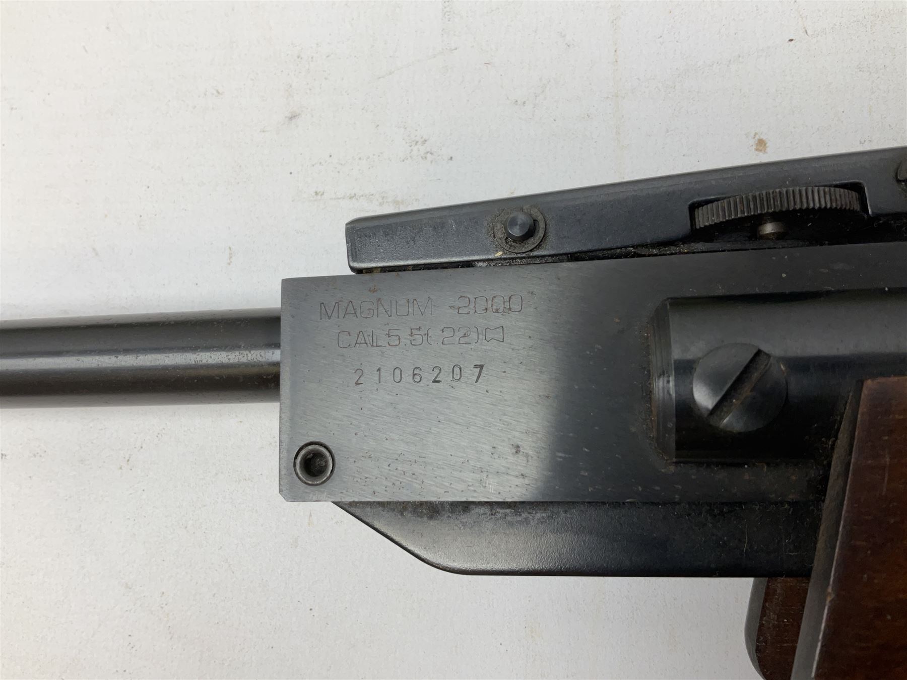 Gamo Magnum 2000 .22 air rifle with break barrel action and trigger guard safety, serial no.2106207 L109cm; in gun sling