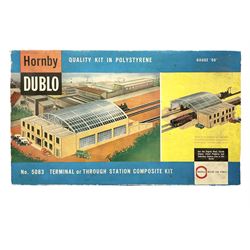 Hornby Dublo - set No.5083 Terminal or Through Station Composite Kit, boxed.