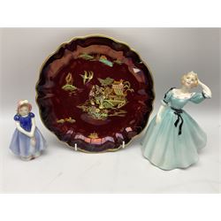 Carltonware Rouge Royal plate, Royal Doulton figures comprising 'Ivy' and 'Celeste', tan leather cased gents grooming set and a glass plate