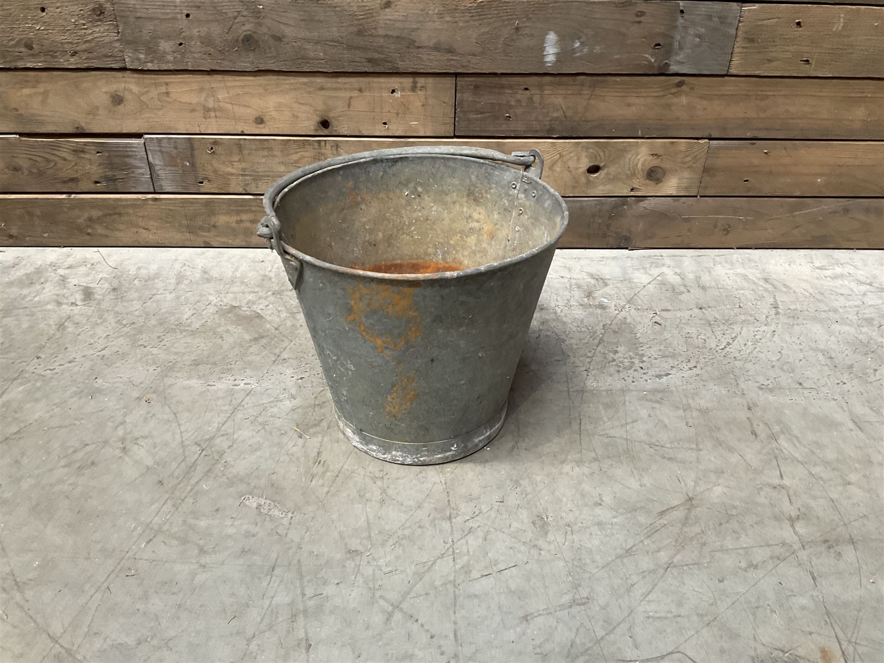 Vintage galvanised dolly tub with galvanised tub and two buckets