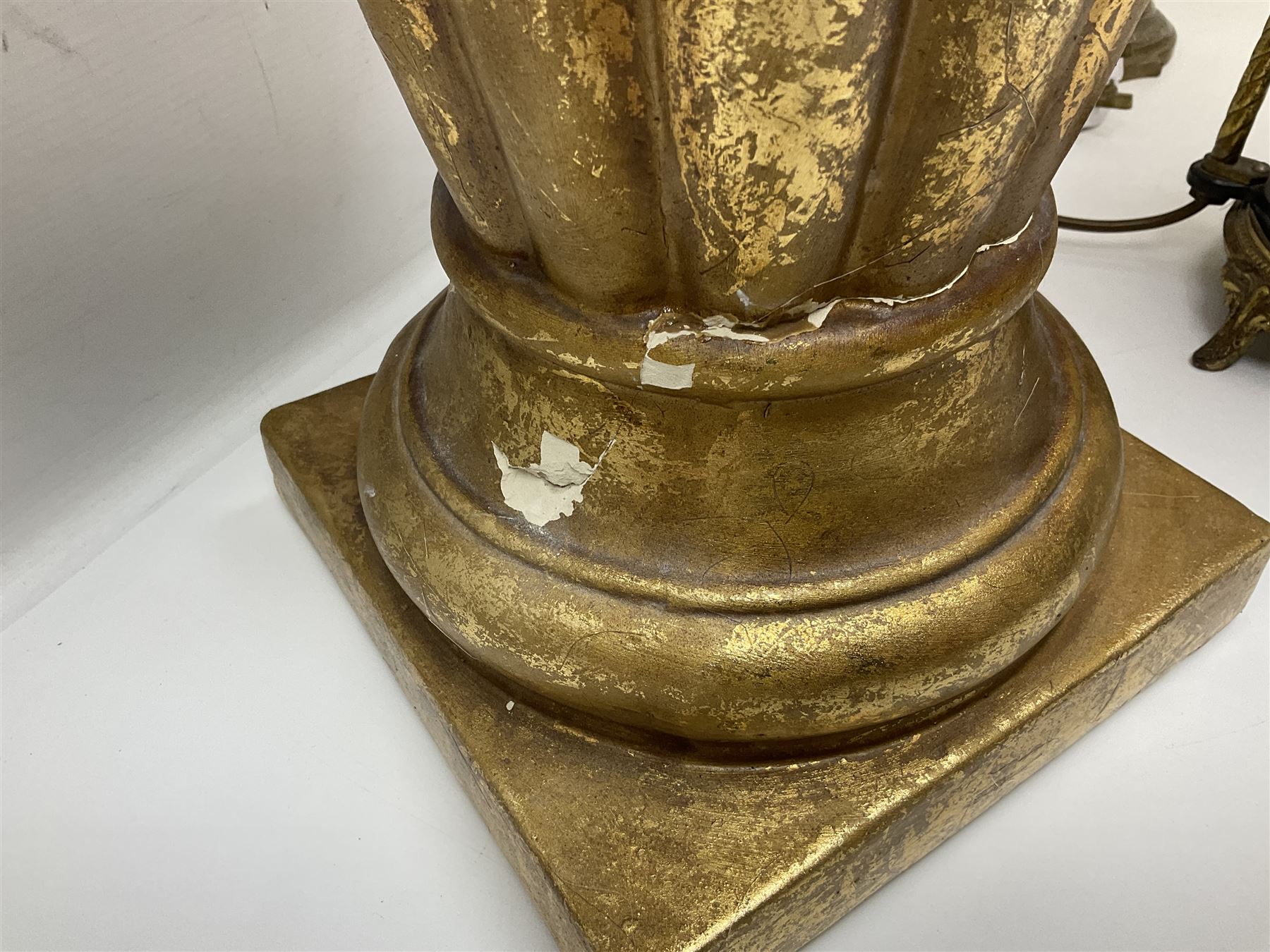 Green onyx and gilt metal table lamp decorated with puttos, together with gilt jardiniere stand and two other table lamps, stand H62cm