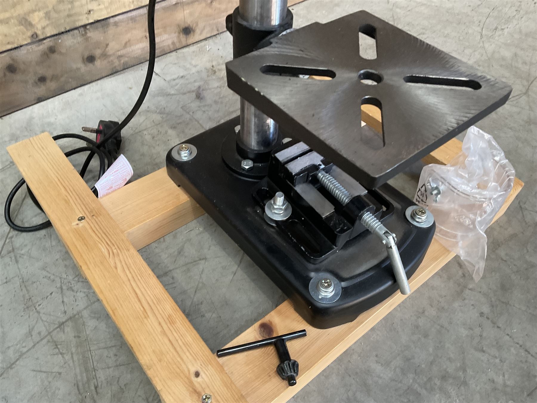Wolf - bench mounted 9 speed pillar drill