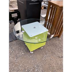 Various salon items such as glass coffee table with cube base, cash register, small wood effect table, barbers accessory station etc - THIS LOT IS TO BE COLLECTED BY APPOINTMENT FROM DUGGLEBY STORAGE, GREAT HILL, EASTFIELD, SCARBOROUGH, YO11 3TX