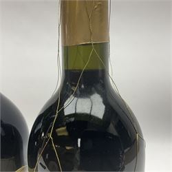 Mixed wine, comprising Chateau Cantemerle, 1975, Grand Cru Classe Se Medoc, Chateau Notton, 1985, Margaux and Marques De Calatrava, 2001 Tempranillo, various contents and proof (3) 