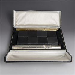Late 20th century limited edition F.I.D.E commemorative silver chess set, the silver and s...