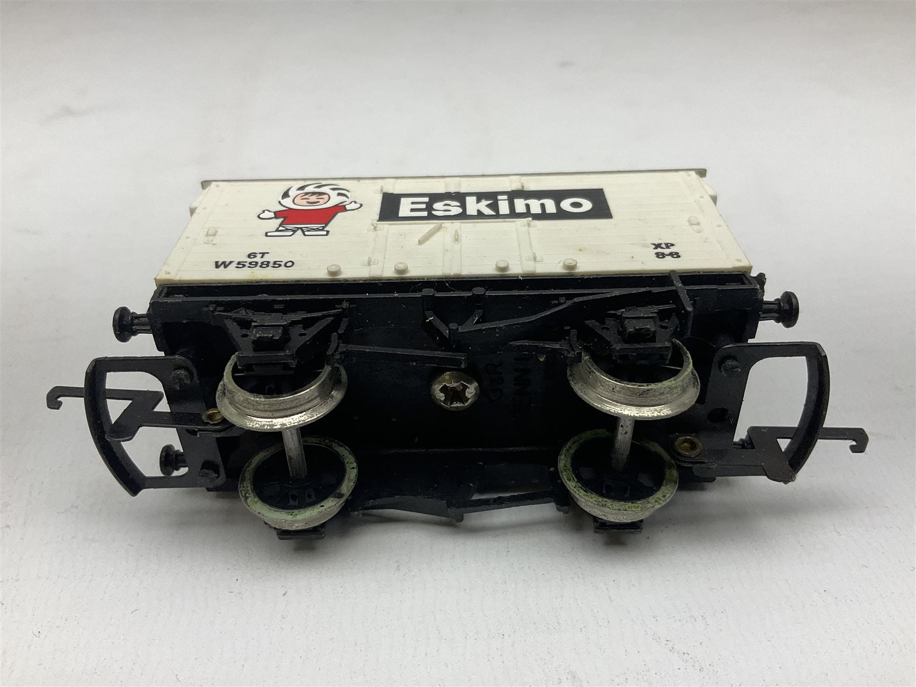 Wrenn '00' gauge - Class A4 4-6-2 steam locomotive 'Mallard' in LNER blue No.4468; boxed; and Refrigerator Van Eskimo Foods; boxed (2)