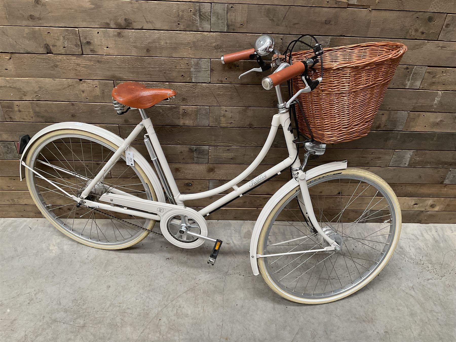 Pashley ladies town bicycle with Brookes leather saddle seat