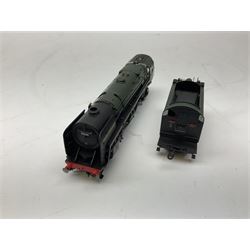 Hornby '00' gauge - Britannia Class 7MT 4-6-2 locomotive 'William Wordsworth' no. 70030, Patriot Class 7P 4-6-0 locomotive 'Bunsen' no. 45512 and Class A3 4-6-2 locomotive 'The White Knight' no. 60077, all DCC ready (3)
