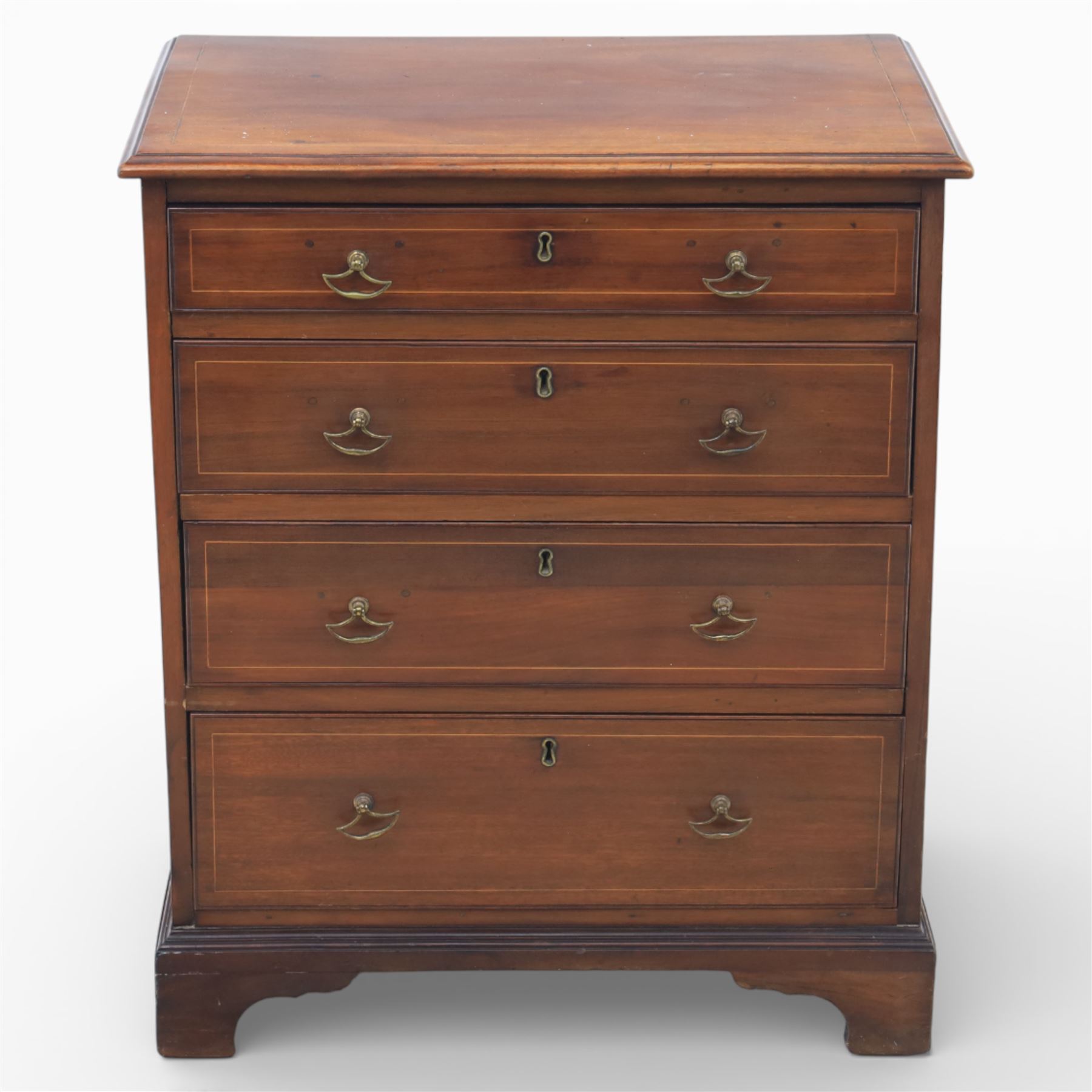 Edwardian mahogany bachelor chest with inlay, the rectangular crossbanded top with fine stringing over a graduated arrangement of four drawers fitted with brass swan neck handles, standing on a moulded plinth above bracket feet