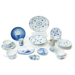 Royal Copenhagen onion pattern low comport, three breakfast cups and five saucers, oval pl...