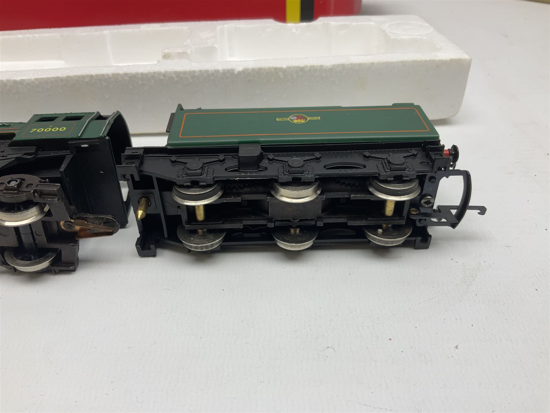 Hornby '00' gauge - Class 9F 2-10-0 locomotive 'Evening Star' No.92220; Standard Class 7P6F locomotive 'Britannia' No.70000; both boxed; and 4-6-2 locomotive 'Flying Scotsman' No.4472; in box base only with slip-case (3)