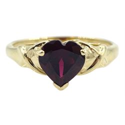 9ct gold single stone, heart shaped garnet ring, hallmarked