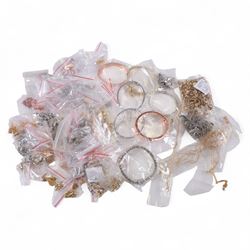 Quantity of costume jewellery, including stud earrings, pendant necklaces, bracelets and bangles