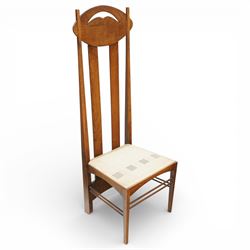 Late 20th century Mackintosh design oak 'Argyle' dining chairs, with elongated backs featuring pierced shaped top rails and twin vertical splats, upholstered seats, raised on square legs with stretchers