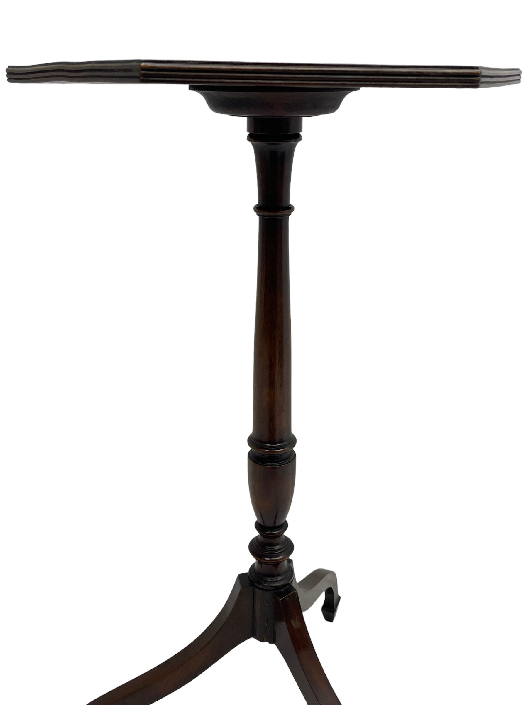 Fine Georgian design mahogany pedestal table, hexagonal top with reeded moulded edge, raised on a slim turned vasiform column with splayed tripod base and spade feet