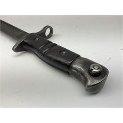 WW1 American Remington P14 rifle bayonet Model 1913, the 43cm fullered steel blade dated 5 17; in metal mounted leather scabbard L57cm overall; and WW1 Canadian Ross Rifle Co.1907 Model Mk.II bayonet, dated 2/17; in leather scabbard with frog (2)