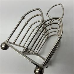 Silver plated toast rack, with five pointed arch bars or Gothic design, including handle H13cm L12.5cm W7cm