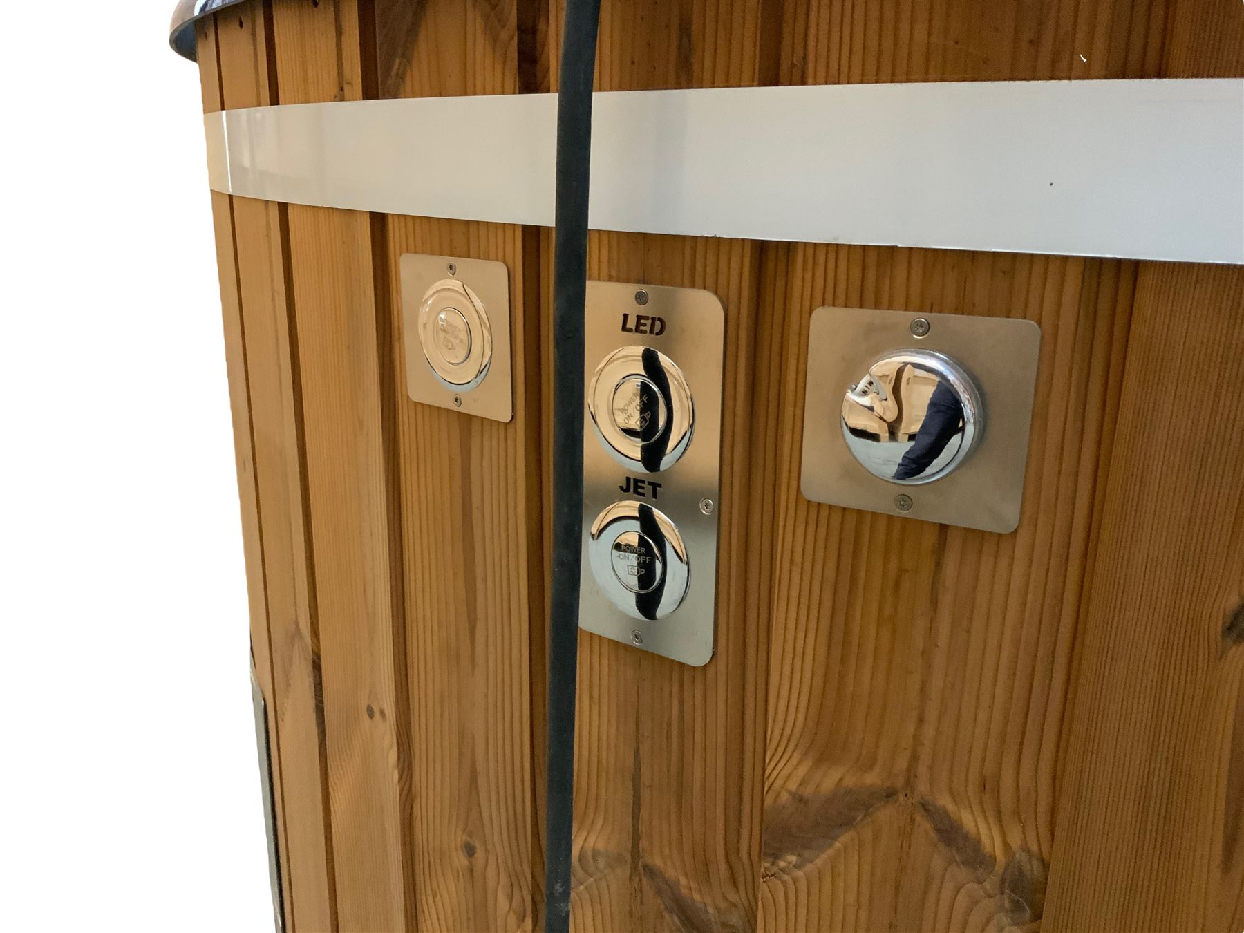 Deluxe - fibreglass circular hot tub with cover, electric heater - unused - THIS LOT IS TO BE COLLECTED BY APPOINTMENT FROM DUGGLEBY STORAGE, GREAT HILL, EASTFIELD, SCARBOROUGH, YO11 3TX
