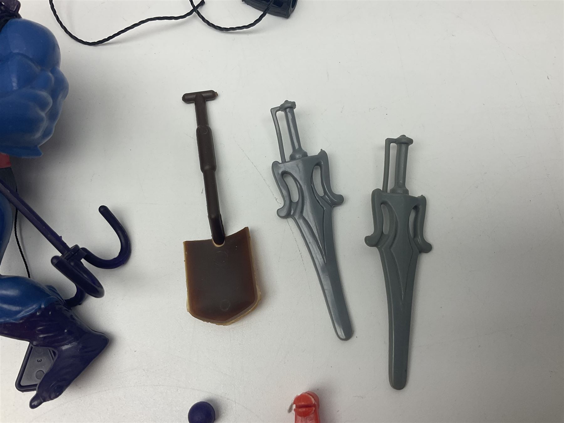 Group of 1980s Masters of the Universe figures to include He-Man, Skeletor, Stridor and Battle Cat, with collection of accessories 