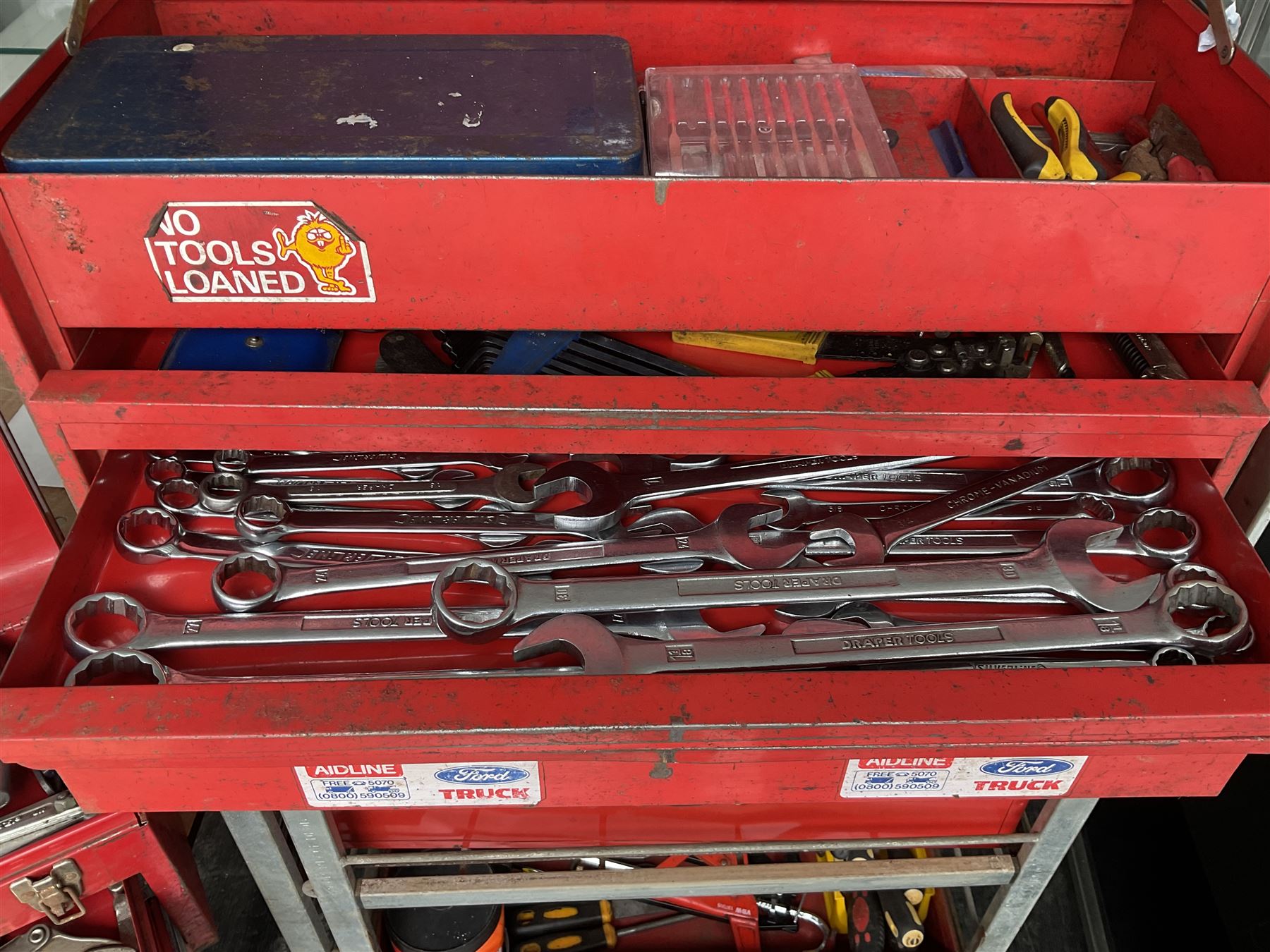 Tool workstation with Snap-on three drawer lockable tool box and tools, feeler gauges, wire strippers, screw drivers torque wrenches, and other  - THIS LOT IS TO BE COLLECTED BY APPOINTMENT FROM DUGGLEBY STORAGE, GREAT HILL, EASTFIELD, SCARBOROUGH, YO11 3TX