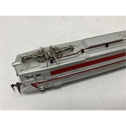 Various makers ‘00’ gauge - Hornby R758 Hymek Diesel Hydraulic B-B locomotive no.D7063 and R253 0-4-0 Diesel Dock Shunter no.3, in original boxes; Tri-Ang Class 08 0-6-0 Diesel Shunter no.D3035 and Class 37 Co-Co Diesel locomotive no.D6830; Jouef 843/E TEE SNCF no.CC40101 in electric red and grey (5)