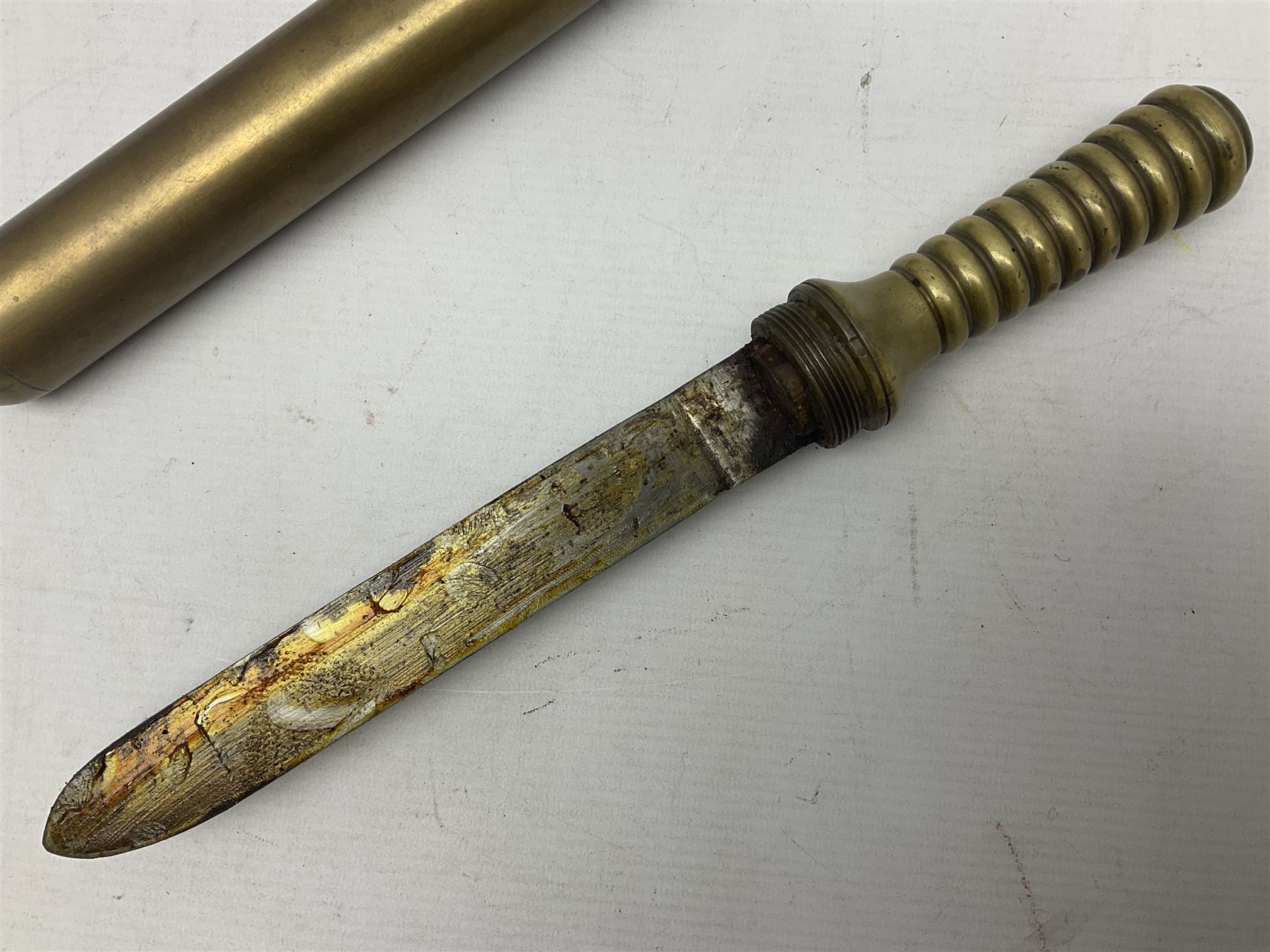 French Naval divers brass handled knife, the 20.5cm single edged steel blade held in place with wooden wedges, tapering ribbed grip with domed pommel and original screw-on scabbard with drain hole L38cm overall